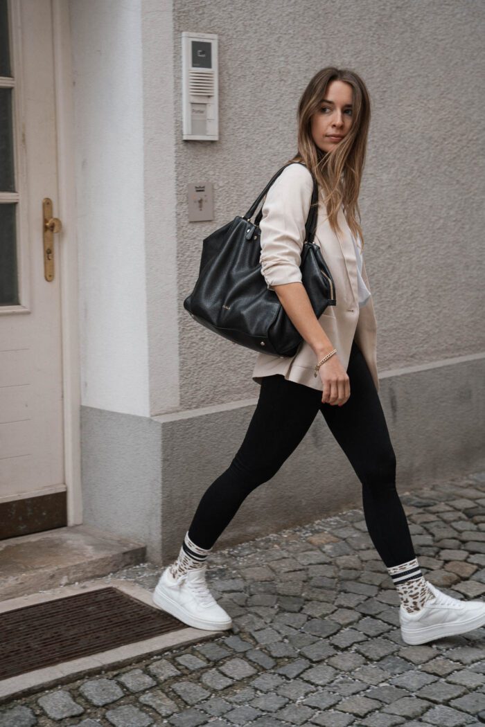 Socken mit Leomuster – Bild 3
