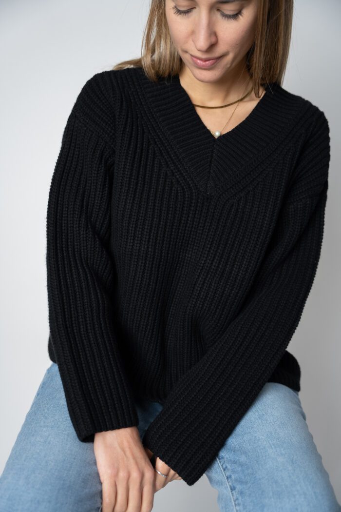 Selma V-Neck Knit Pullover "Black" SELECTED