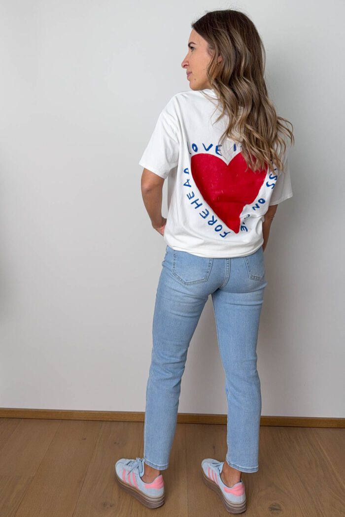 T-Shirt "Love is..." – Bild 2