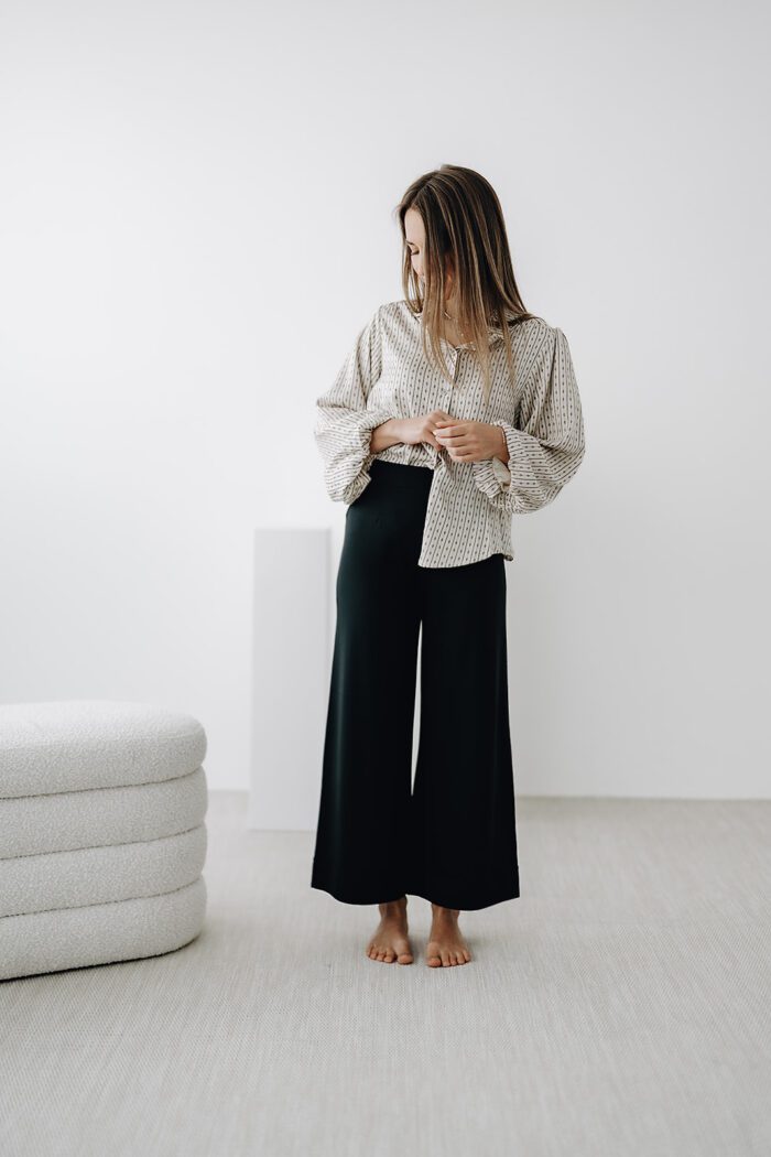 Weite Crop Hose "black"