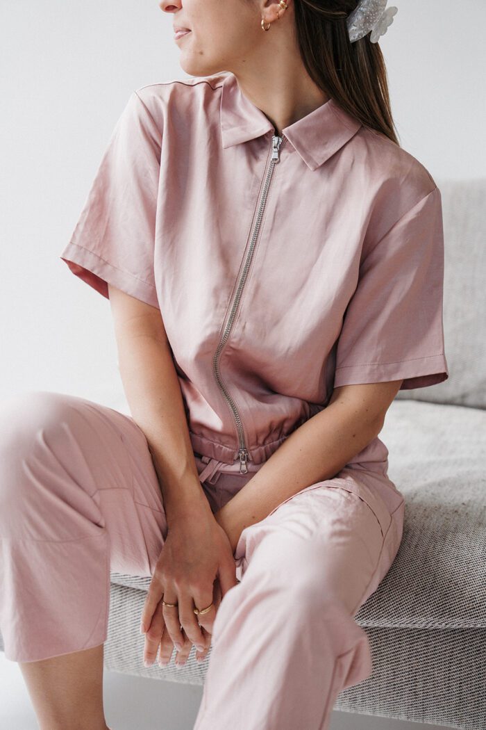 Kurzärmelige Satinjacke "soft mauve" – Bild 5