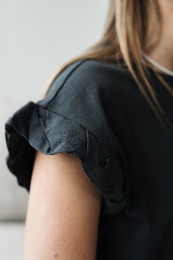 T-Shirt mit plissierten Ärmeln in zwei Farben – Bild 5