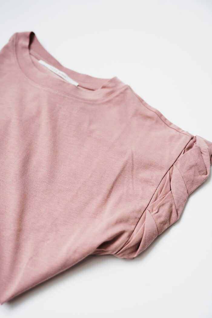 T-Shirt mit plissierten Ärmeln in zwei Farben – Bild 2