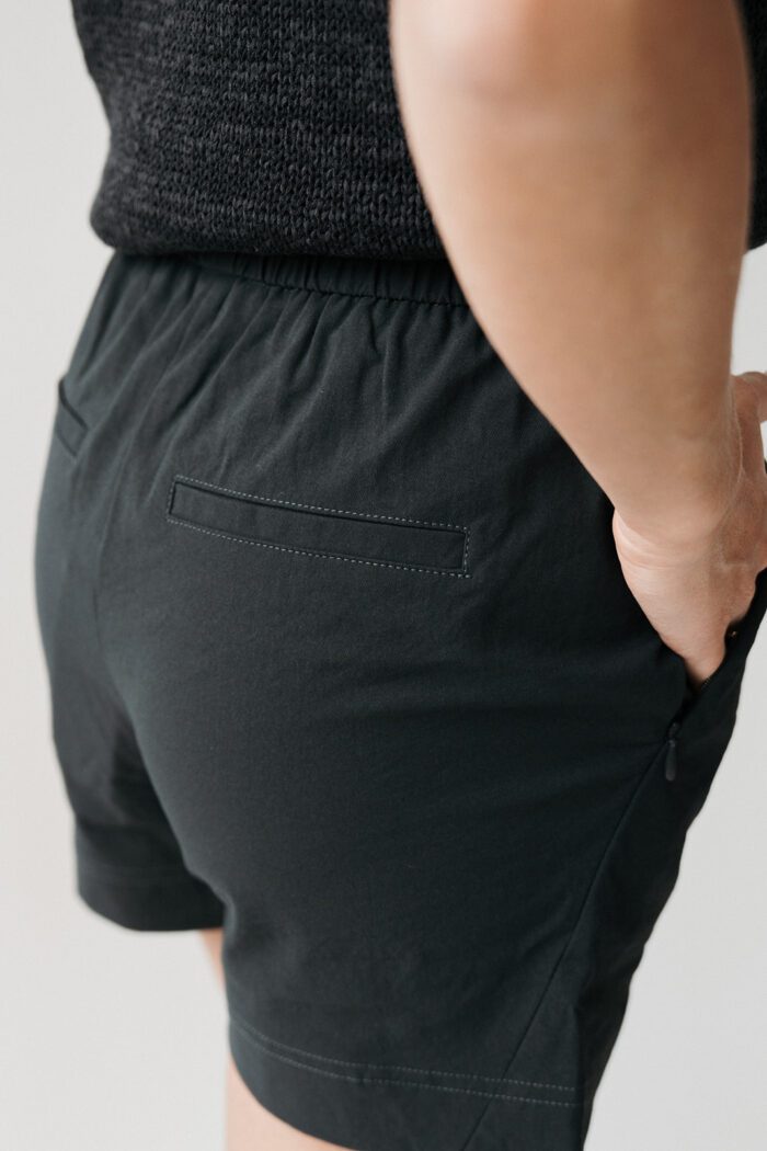 Kurze Shorts in zwei Farben – Bild 4