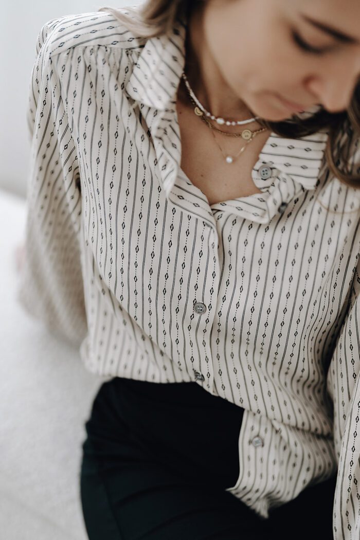 Bluse mit Tulpenärmeln und Muster – Bild 5