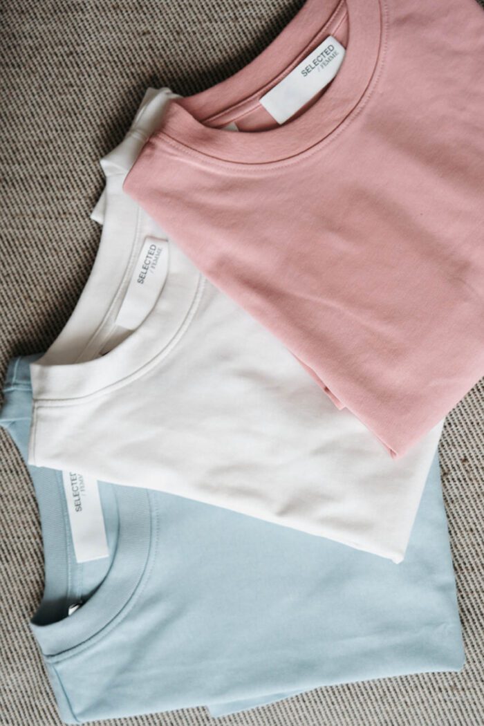 Essential Boxy T-Shirt in mehreren Farben – Bild 4