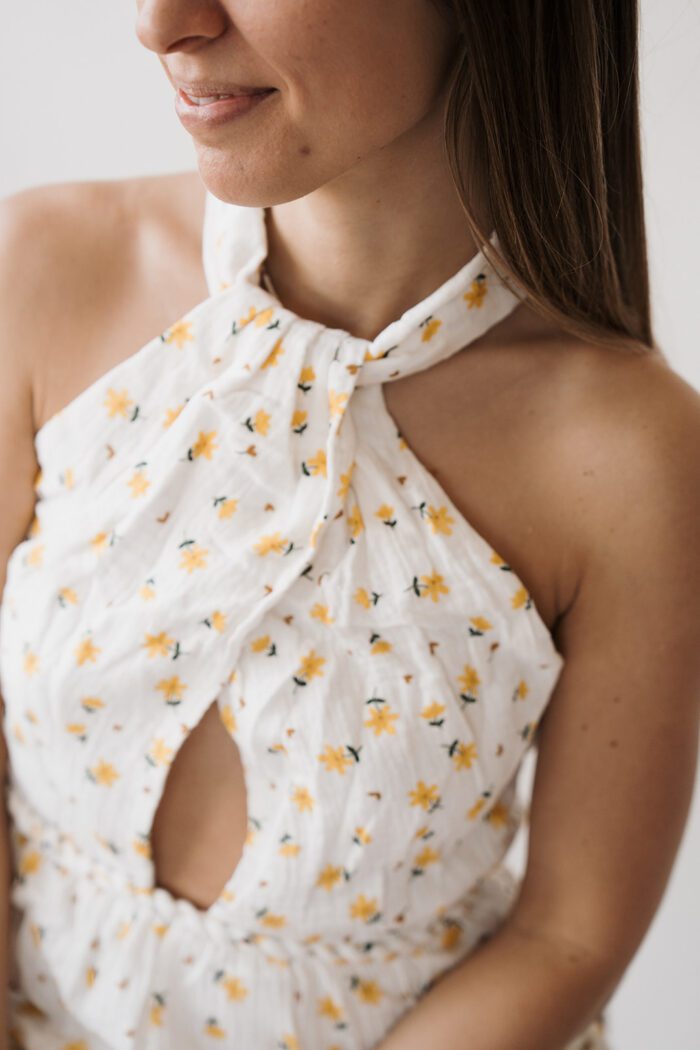 Kurzer Jumpsuit mit Blumenmuster