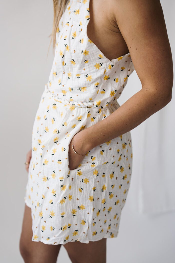 Kurzer Jumpsuit mit Blumenmuster – Bild 3