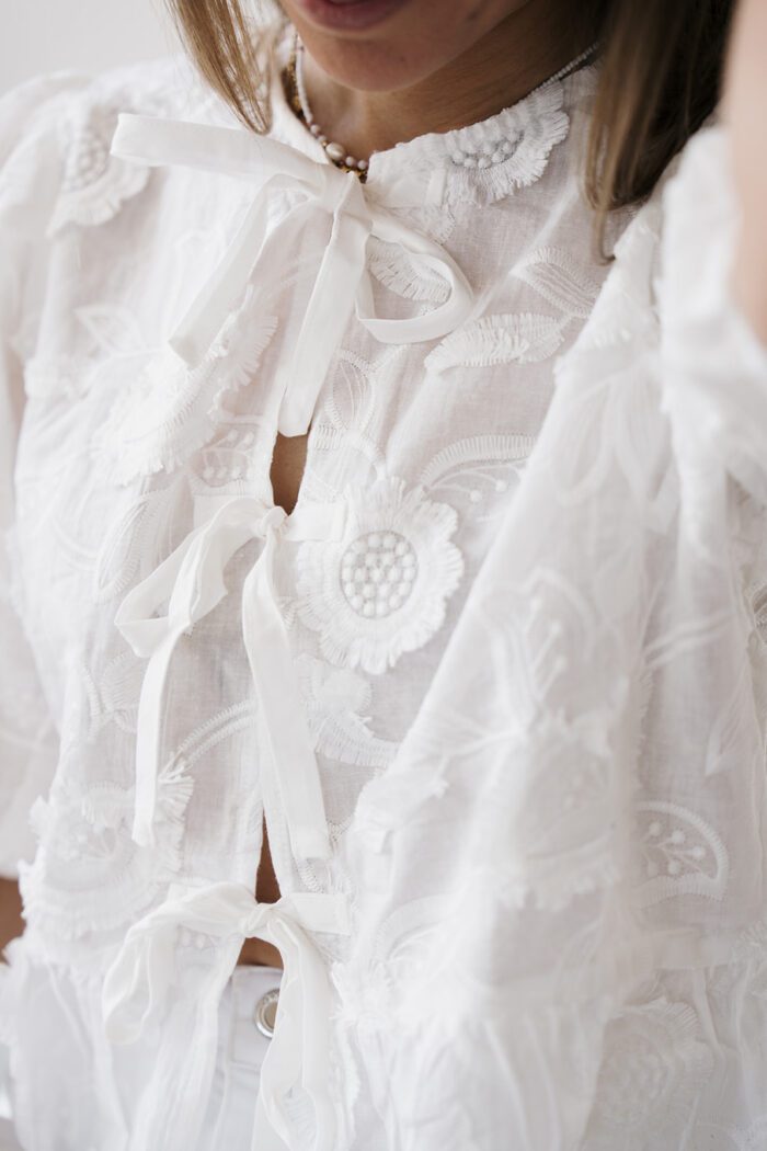 Bluse mit 3D Blumen – Bild 3