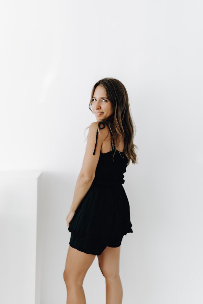 Kurzer Jumpsuit in zwei Farben – Bild 4