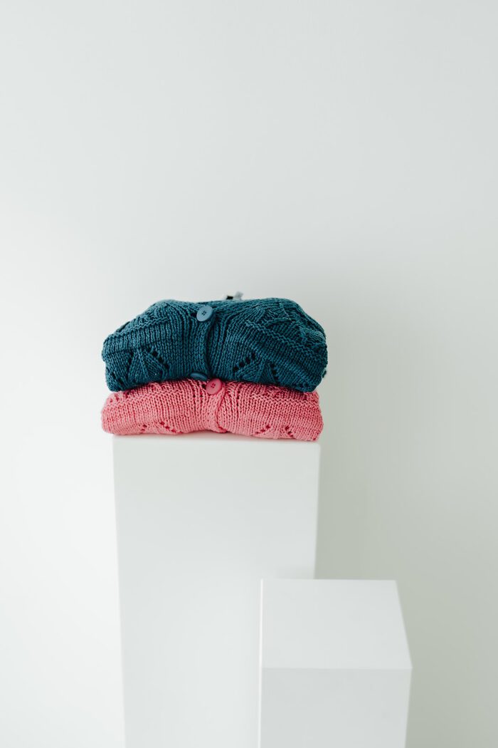 Sommerstrickjacke in zwei Farben – Bild 7