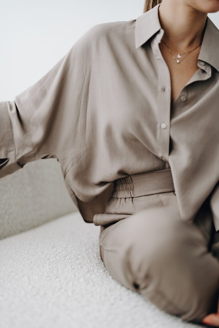 Cropped Bluse "greyish brown"