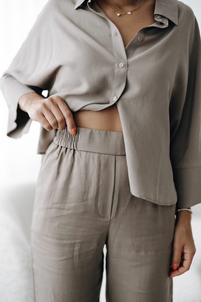 Gewebte Hose mit Gummibund "greyish brown" – Bild 2