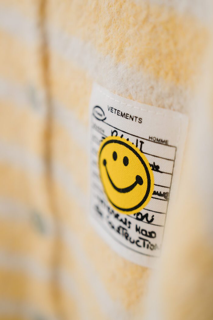 Cardigan Smiley Stripes gelb – Bild 2