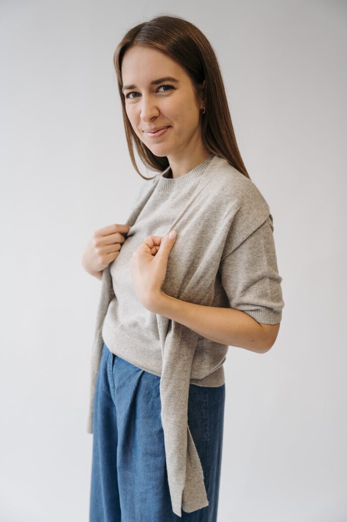 Kurzarm Pulli Schaldetail Brownish Grey – Bild 2