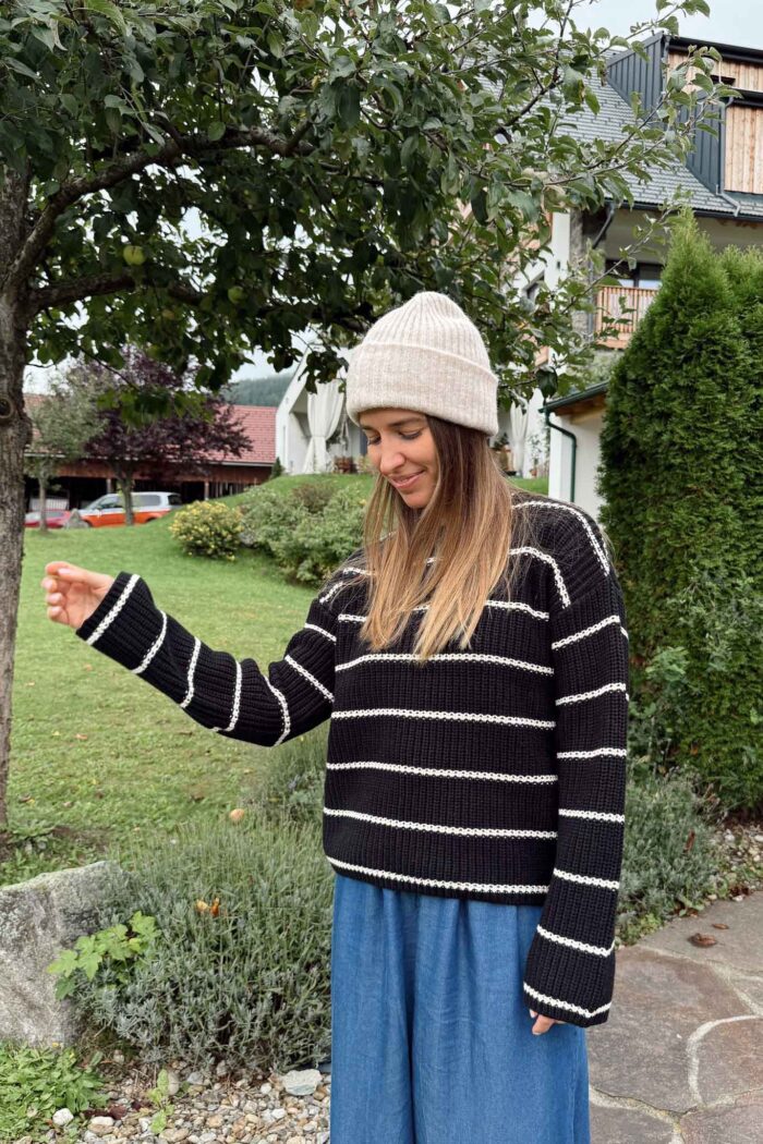 Selma Sus Knit O-Neck Black/Birch – Bild 6