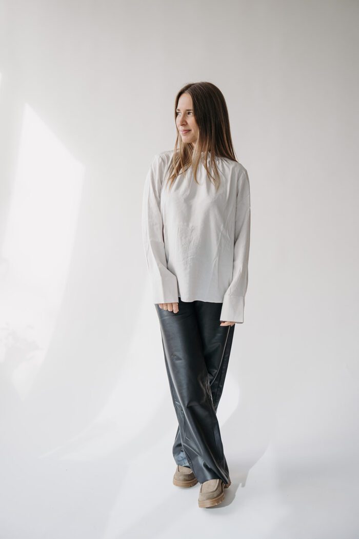 Rollkragenbluse Early Frost White – Bild 3