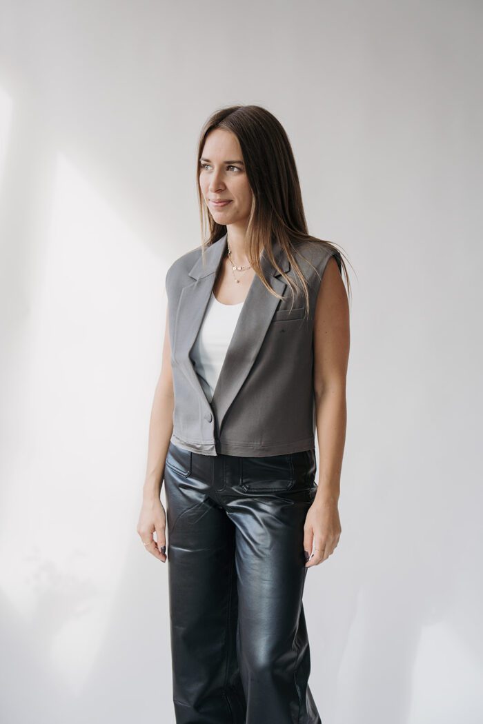 Ärmelloser kurzer Blazer Dark Night Grey – Bild 2